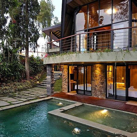 Villa 4-Br Klub Bunga No 4 Batu Malang المظهر الخارجي الصورة